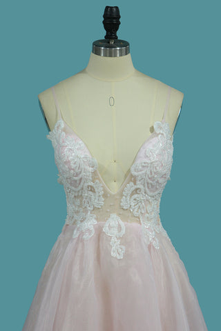 2024 une robe de mariée de bretelles de spaghetti de ligne d&#39;organza avec l&#39;application et les perles de dos ouvert