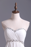 2024 Robe Graduation chérie perlée décolleté et de la taille plissée corsage en mousseline de soie blanc court / mini