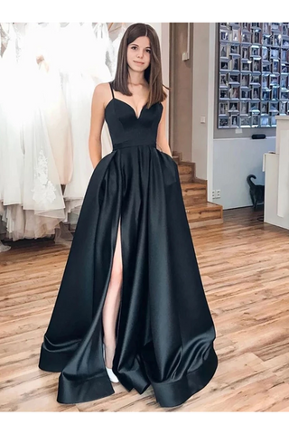 Robe de bal longue en satin fendue noire à bretelles spaghetti, une robe longue simple simple