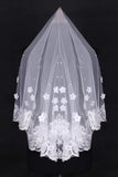 Deux-Tier Finger-Tip robes de mariée avec Applique