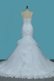 2024 robes de mariée magnifiques bretelles spaghetti sirène / trompette avec bouton couvert