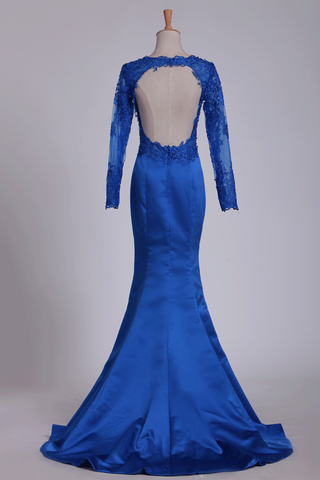 2024 bleu royal robes de bal à manches longues sirène / trompette en satin avec Applique Backless