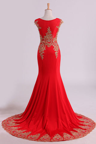 2024 Red Robes Scoop Mermaid Avec Applique Spandex balayage train