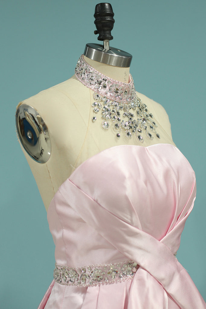 2024 Robes de bal Scoop Mermaid Satin Court Train avec perles et ceinture