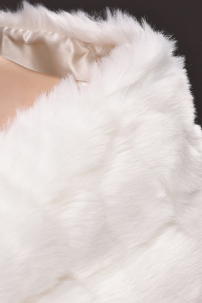 Fabulous Wedding Wrap fausse fourrure blanche avec des perles