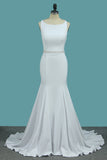 2024 Scoop sirène robes de mariée spandex avec perles ouvert dos