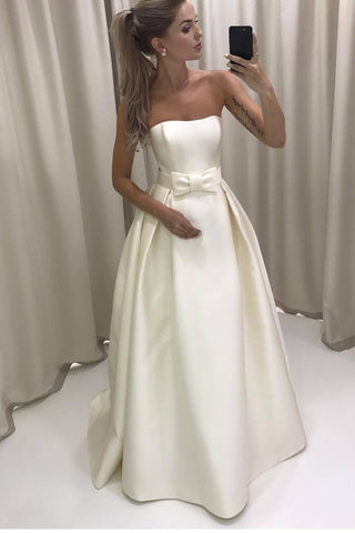 2022 Robes de mariée en satin simple Sans bretelles Une ligne avec Smooth Zipeer Up