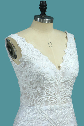 2024 Open Back V Neck Tulle &amp; robes de mariée en dentelle avec Applique et perles