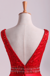 2022 Red Hot Satin Robes de bal bretelles étage longueur corsage perlé Une ligne