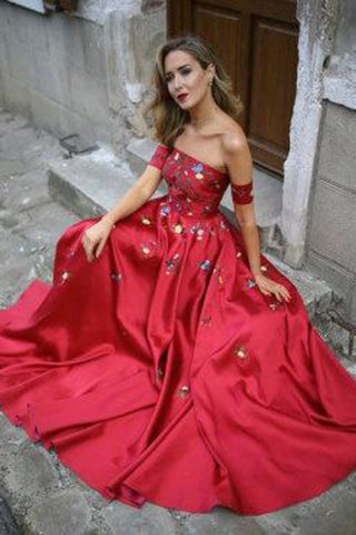 2024 robes de bal longues rouges sans bretelles longue au sol en satin et robe de bal sexy